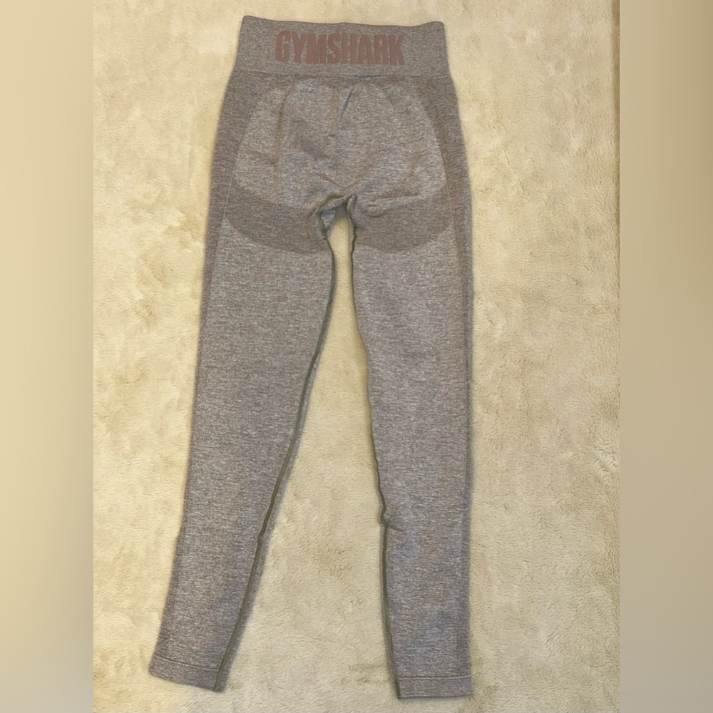 Gymshark like new grey leggings MC size medium